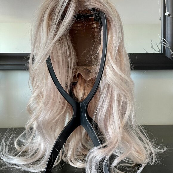 Gorgeous Human Hair Wig - Picture 4 of 7